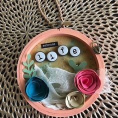A little hoop art to end my Tuesday! I sort of love it and I�m so inspired to create more. . . #hoopart #mixedmedia #paperflowers #artjournal #papercrafting
