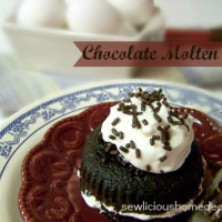 chilis_knock_off_chocolate_molton_cake2.JPG