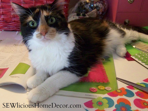 kitty cat sewing helper tutorial sewlicioushomedecor