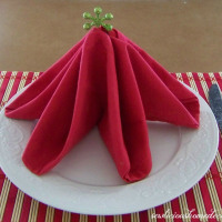 How to fold a napkin into a Christmas tree tutorial