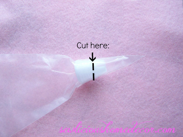 How to fill a pastry bag by sewlicioushomedecor.com
