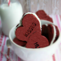 Easy Red Velvet Oreo Sandwiches