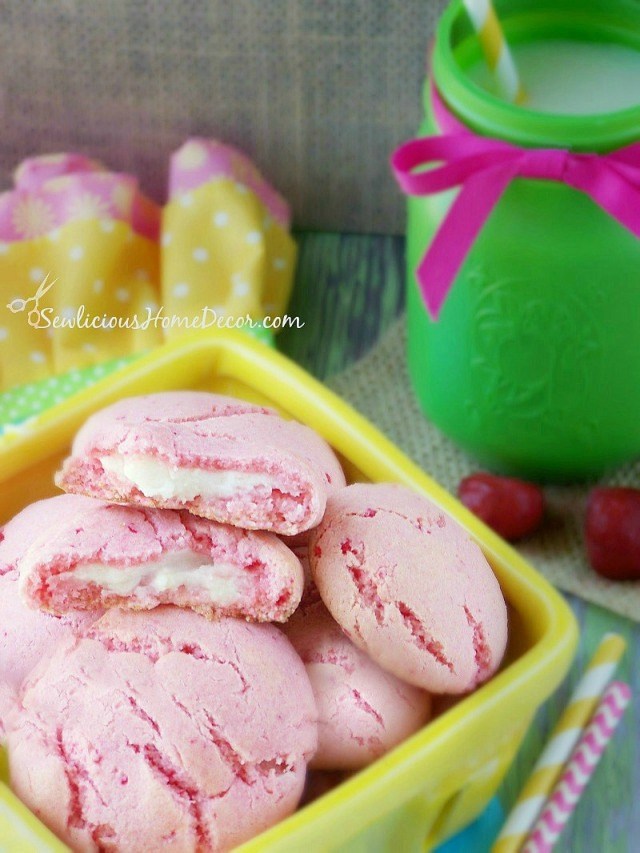 Strawberry Pudding Cheesecake Cookies