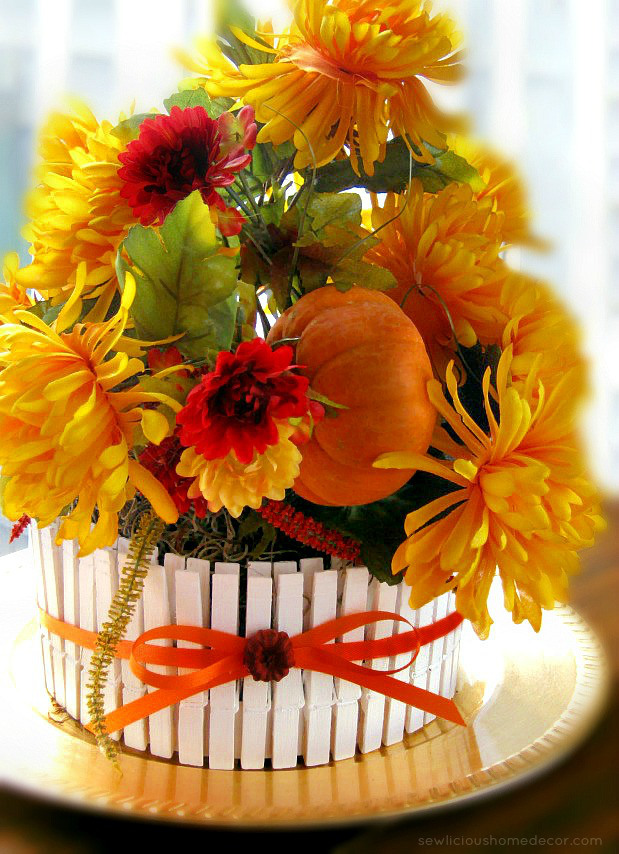 A Thanksgiving-Picket-Fence-Fall-Pumpkin-Patch-Table-Centerpiece-from-sewlicioushomedecor.com_