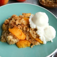Homemade Peach Cobbler Crisp