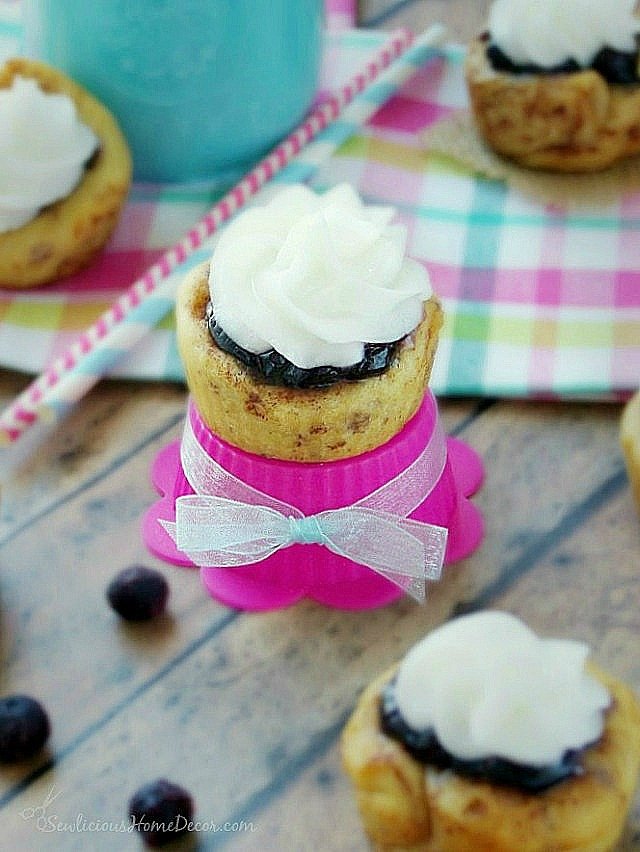  Blueberry pie filling with cream cheese on top of a cinnamon roll.